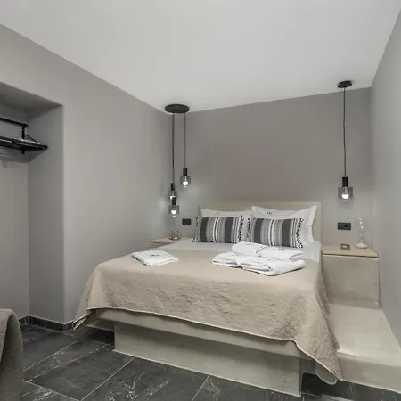 Uncle's House Luxury Апартаменты Адамас